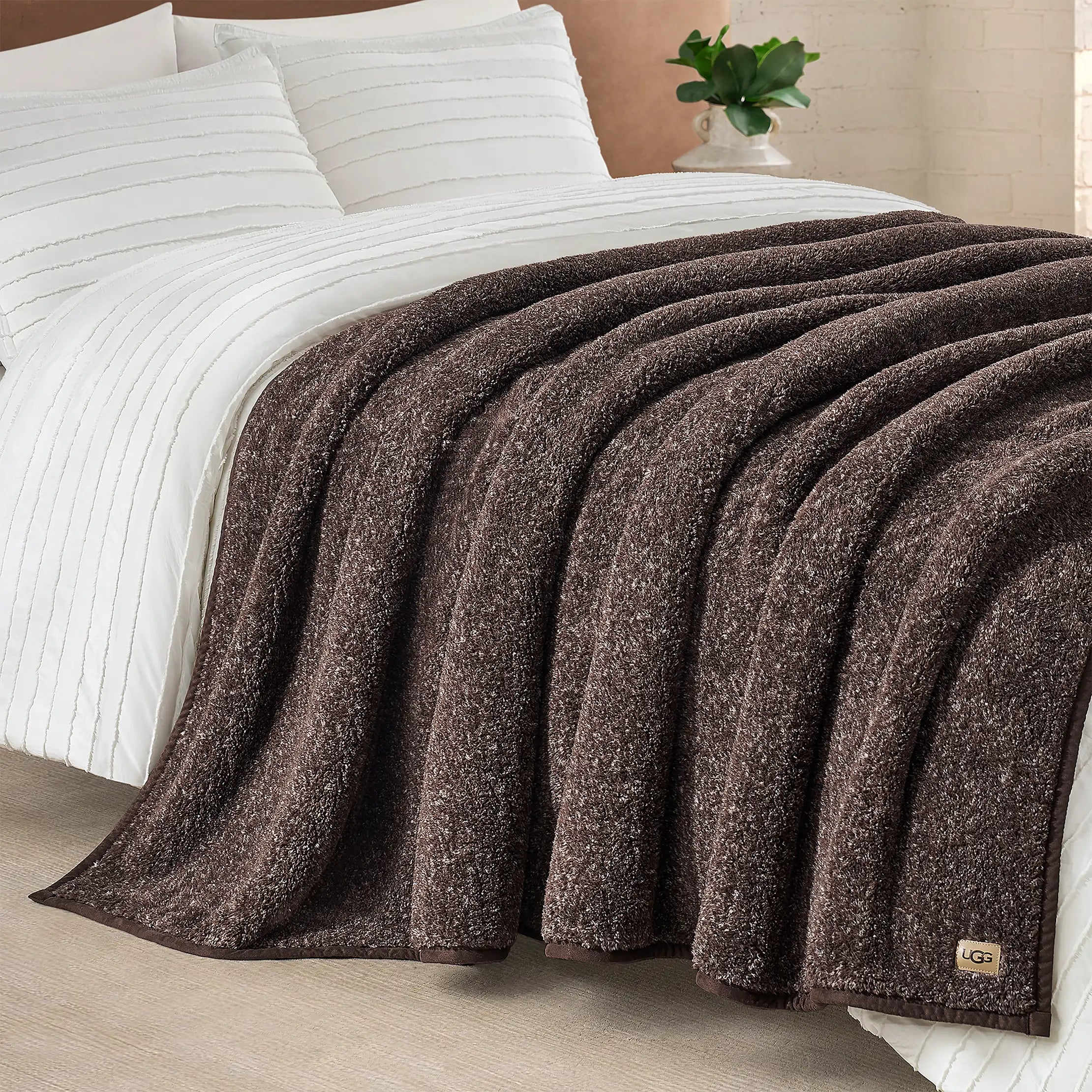 Home ClassicUGGfluff XL Throw 90x92 - BURNT CEDAR